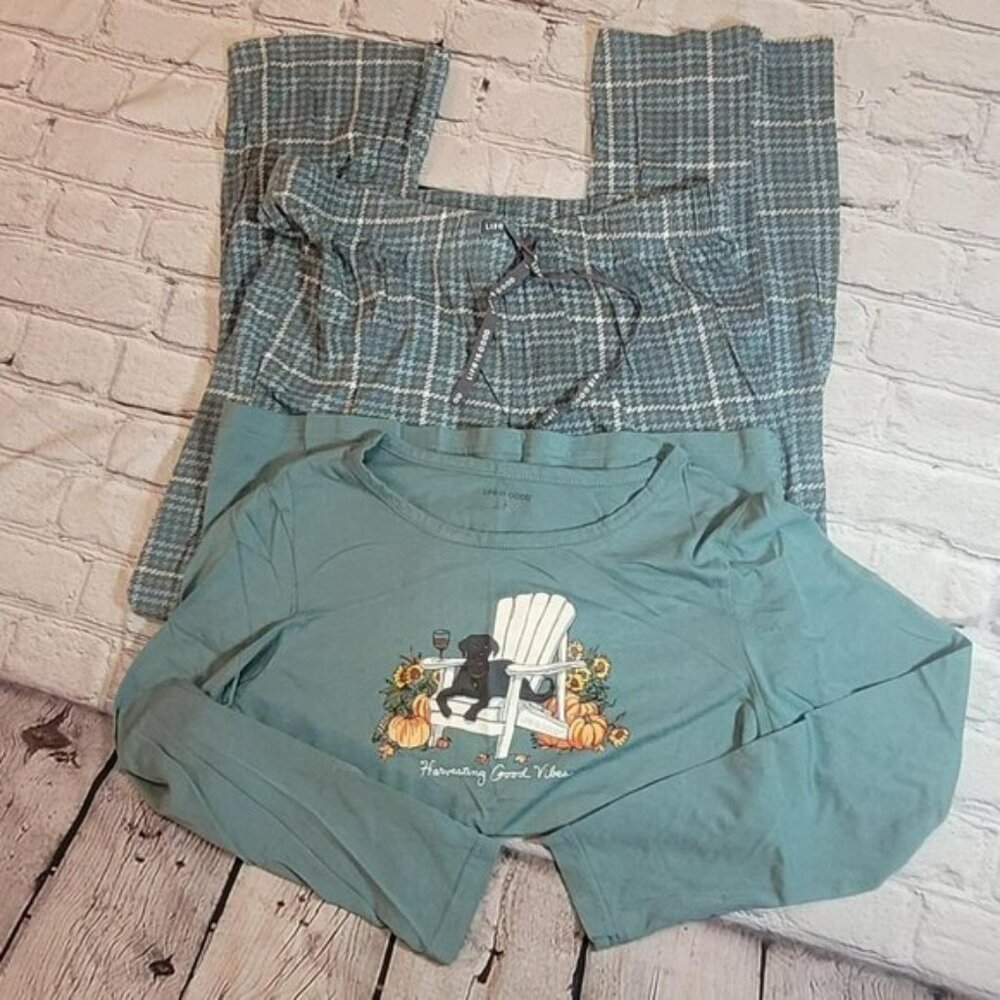 Life is Good Woman's Small Green and plaid with cute long armed top